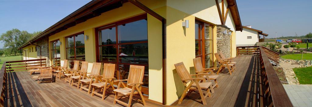 Wellness Hotel Happy Star Hnanice  Exterior foto